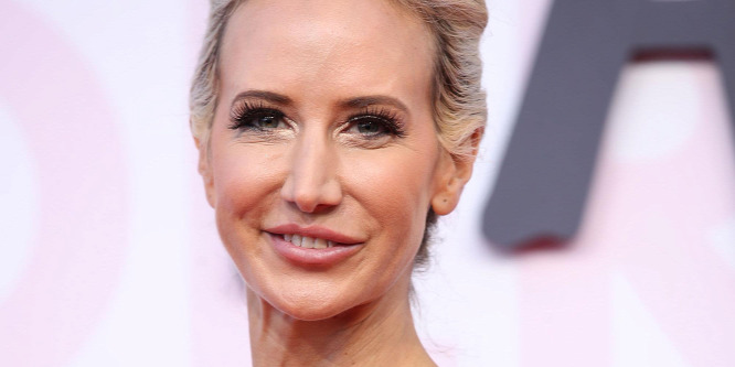 Átlátszó ruhában parádézott a vörös szőnyegen Lady Victoria Hervey (18+)