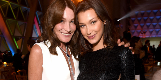 Bella Hadid és Nicolas Sarkozy felesége, Carla Bruni nagyon hasonlítanak: fotó