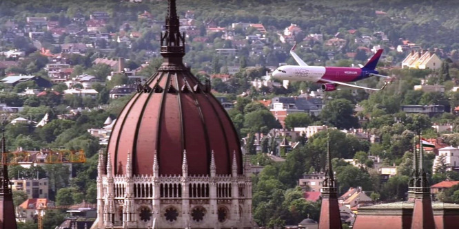 Úristen! Mit csinál ez a Wizz Air-gép?