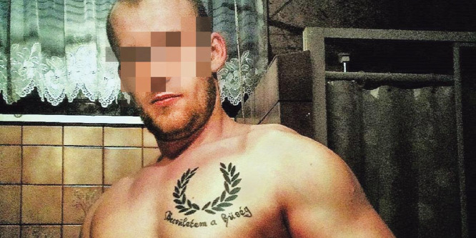 Adolf Hitler kedvenc mondatát tetováltatta magára a Jobbik-elnök fia