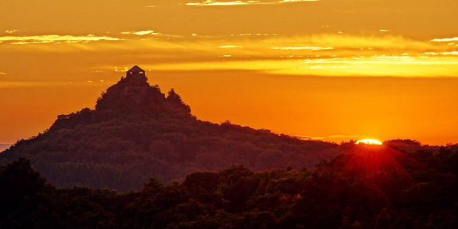 Ez a kis vár hatalmas panorámát kínál