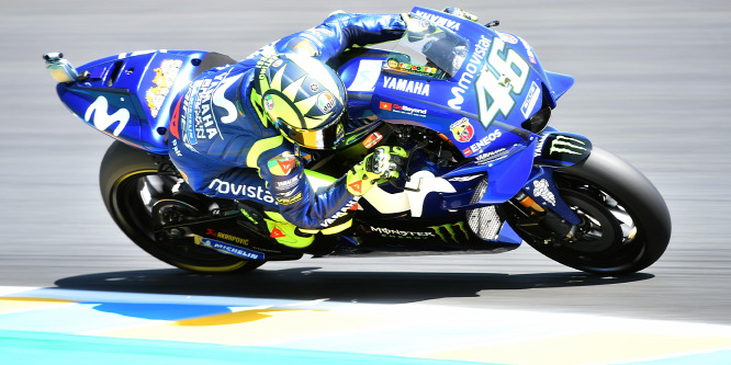 A bukások napján Valentino Rossi talpon maradt Le Mans-ban