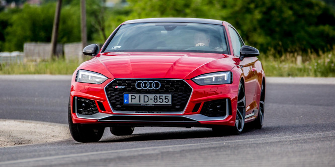 Egy Audi, amiben rettegnek az utasok, a sofr pedig vigyorog – Audi RS 5 teszt (2018)