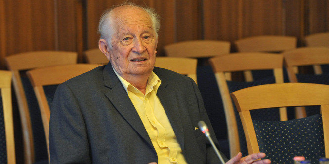 Kopátsy Sándor: Most még nem éri meg átvenni az eurót