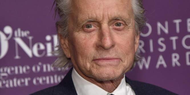 Michael Douglas először láthatta egy hónapos unokáját – Fotó