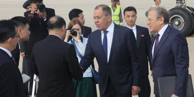 Szergej Lavrov Phenjanban tárgyal