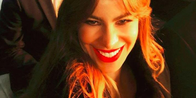 Sofia Vergara brutálisan szexi fotót mutatott magáról: bikiniben pózol