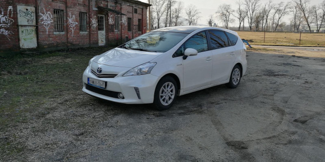 A használt hétülésesek szent grálja - Toyota Prius Plus (2012) teszt