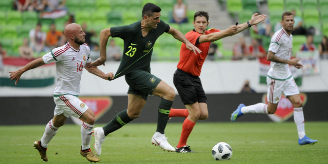 Egy félidőnyi jó futball még Ausztrália ellen sem elég