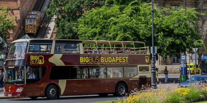 Lopott buszokat közlekedtet a pesti utcákon a Big Bus?