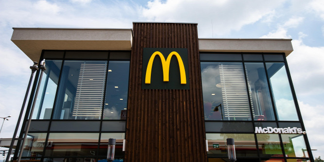 Amerikaiaknak nyújt segítséget külföldön a McDonald's