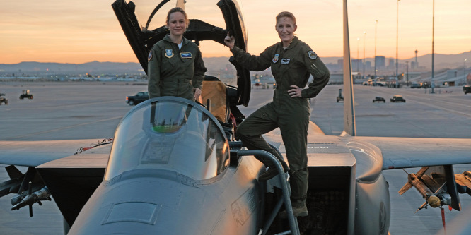 Captain Marvel megütött egy öreg nénit - videó