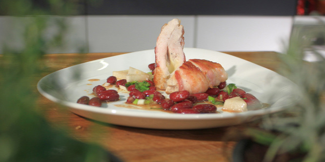 Recept: sajttal töltött karaj babsalátával