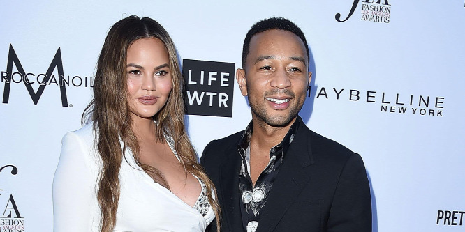 Vagináját gzölte Chrissy Teigen