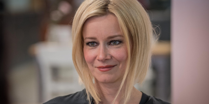 Völgyesi Gabi mély dekoltázst villantott - Fotó