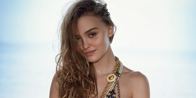 Johnny Depp és Vanessa Paradis lánya levetkőzött az orosz Vogue-nak - videó!