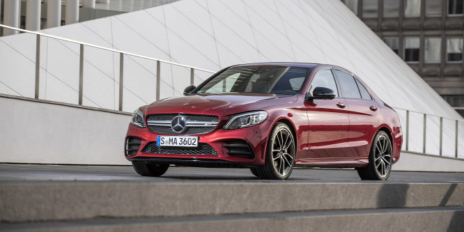 A lényeg a motorháztető alatt van – Mercedes C-osztály (2018) bemutató