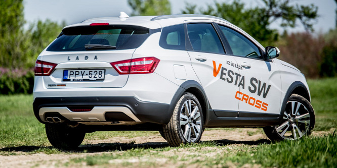 A Ladának van egy ajánlata, ha menő terepkombit akar olcsón – Lada Vesta SW Cross teszt