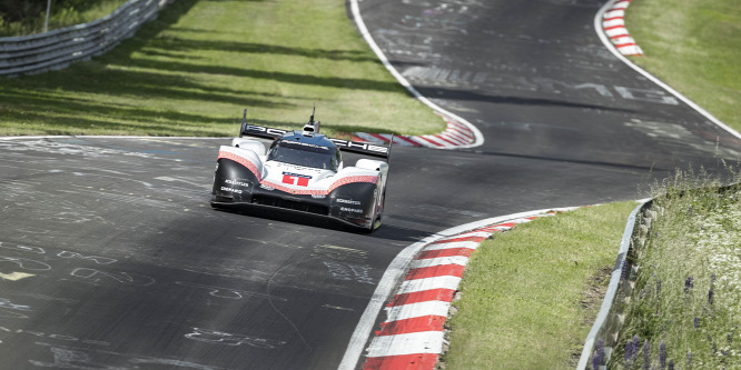 Az F1-es autókat is kenterbe verné a Porsche űrhajója