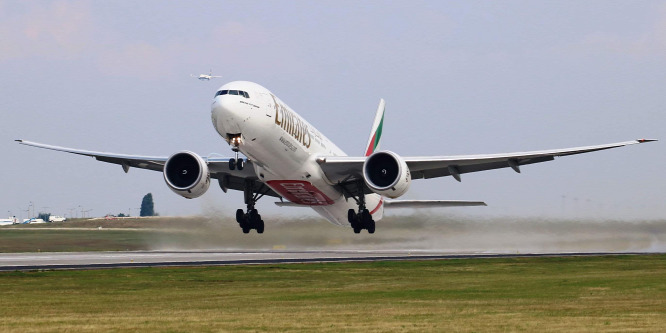 Egy Emirates gép összes utasa karanténba került influenza miatt
