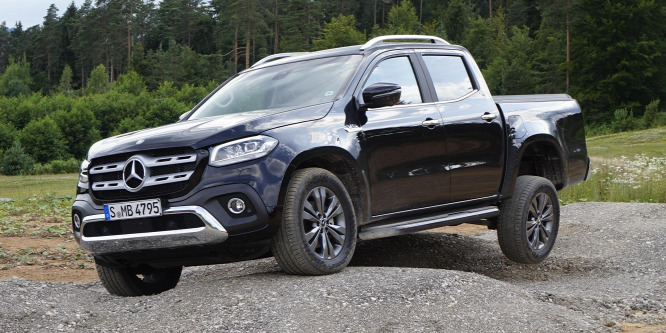Kétszázzal viszi a sittet, és az Operaház előtt is jól mutat - Mercedes X350d menetpróba