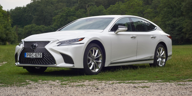 Csengetett, Mylord? – Lexus LS 500 h teszt