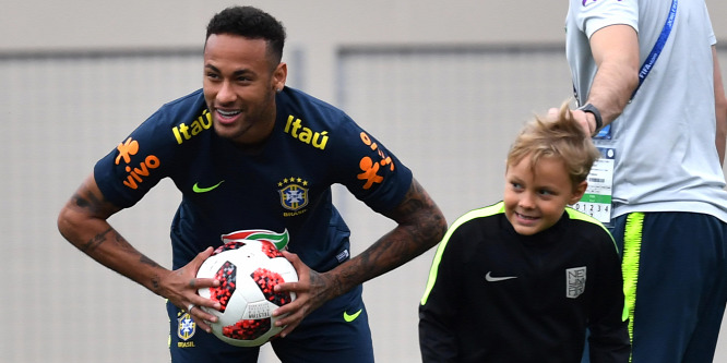 Foci vb: Neymar kisfiával cukiskodott Szocsiban