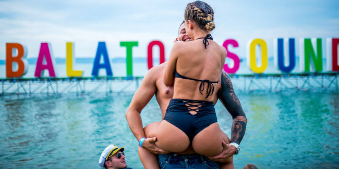 Őrült pillanatok és szexi lányok a Balaton Sound legjobb képein