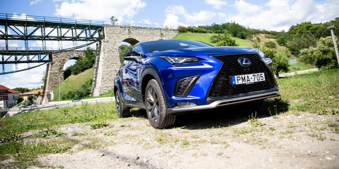 Ami a Priusban működik, jó egy prémium SUV-ban is? - Lexus NX 300h teszt
