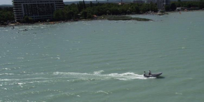 Két gyereket kellett kimenteni a Balatonból