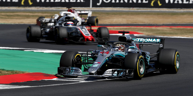 Vaklárma volt Hamilton aggodalma az angliai ütközés után