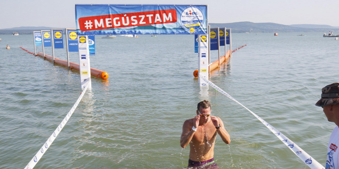 Hétezernél is többen indultak az idei Balaton-átúszáson