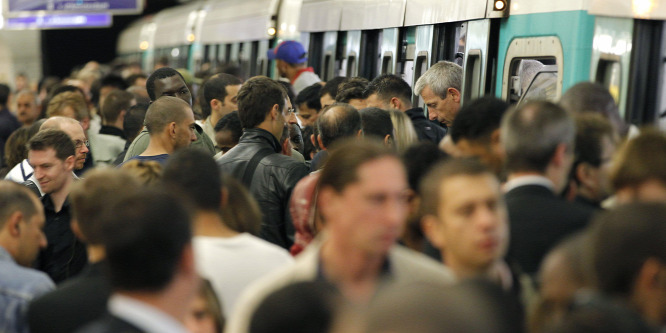 Gázolt a metró a Corvin-negyednél