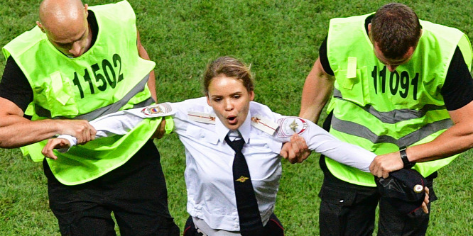 Foci vb: Ők rohantak be a pályára a döntőben