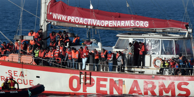 Megint Spanyolországban kötött ki egy migránsokat csempésző Soros-hajó
