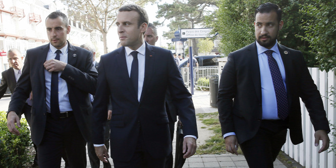 Macron szadista testőrparancsnoka törvénytelenül kaphatott két diplomata útlevelet