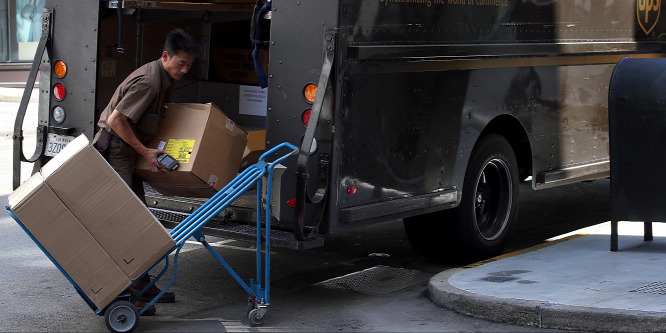 Egyre kevesebb csomagot küldenek az amerikai postával
