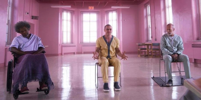 Samuel L Jackson és Bruce Willis terápiára járnak, mert szuperhősök - videó