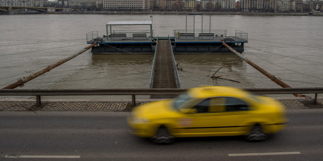 Paprikaspray-vel fújta le utasát egy budapesti taxis