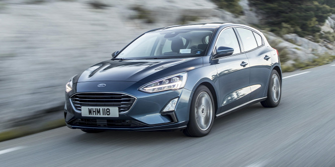 Vezettük az első autót, ami a kátyúk ellen is véd - Ford Focus menetpróba
