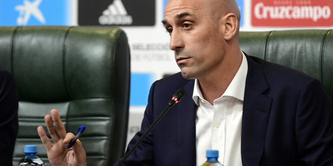 Negyvenmilliós sikkasztással gyanúsítják a spanyol futballszövetség elnökét