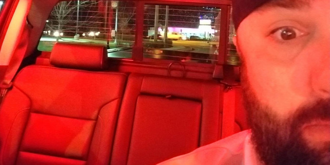 Élőben közvetítette az utasait az Uber volt sofőrje