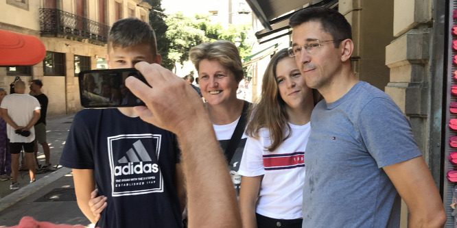 Kökény Bea és Imre Géza is a helyszínen szurkol vízilabdázóinknak