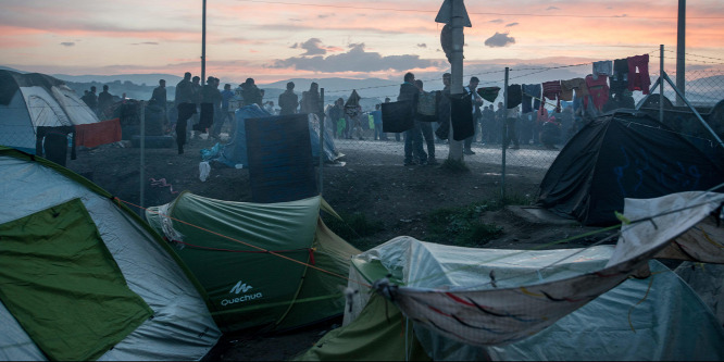 Közel hatvan migráns verekedett össze egy migránstáborban Görögországban - videó