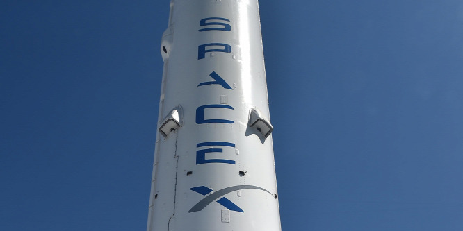 Tíz műholddal repült az űrbe a Falcon 9 rakéta