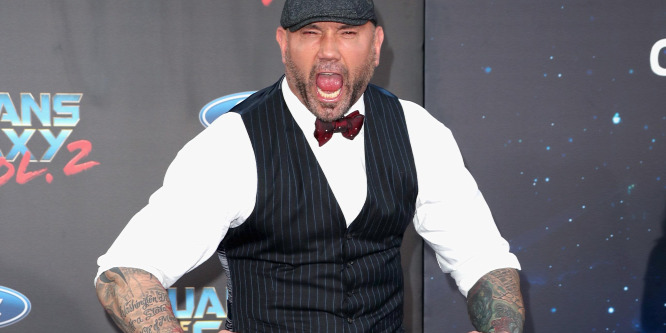 Fájdalmas élmény beülni az autóba Dave Bautista mellé - videó