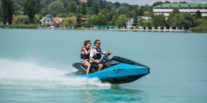 A Balatonról indulnak a világ első Electrojetjei