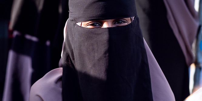Muszlimokra szabja a brit rendőrség az egyenruhát