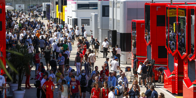 Pozitív koronavírus-teszt miatt sem törölnek F1-es versenyt