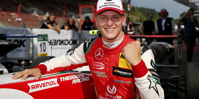 Wolff: Schumacher helyett Oconra épít a Mercedes
